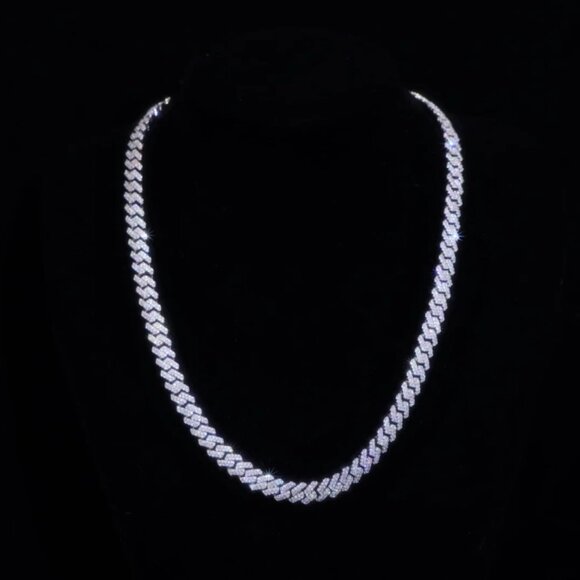 8mm Moissanite Prong Cuban Link Chain in White Gold - Picture 1 of 3